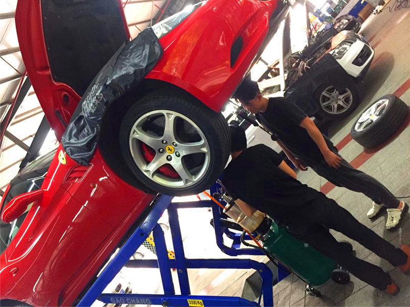 法拉利养护:法拉利加州保养更换电池维修顶灯胎铃电镀拉丝